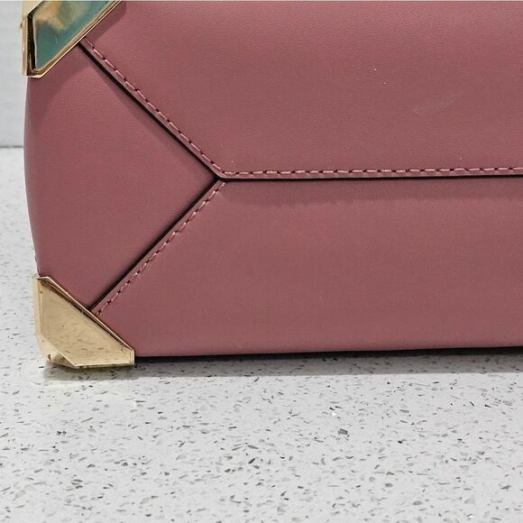 MICHAEL KORS MANHATTAN, like new - Picture 7 of 14